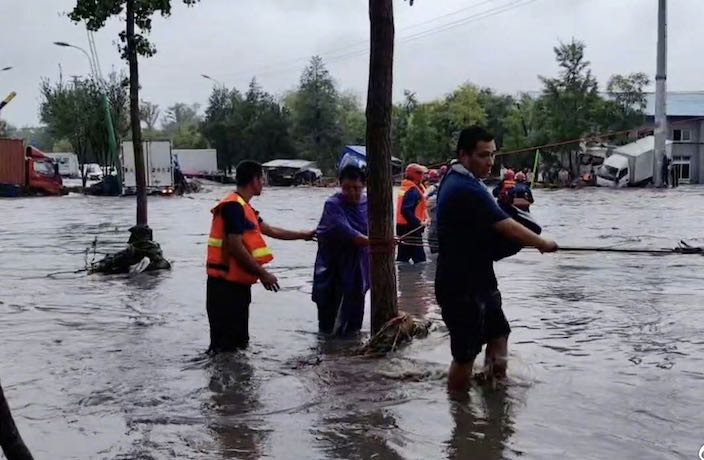 Tourist Spots & Buses Resume in Flood-hit Beijing