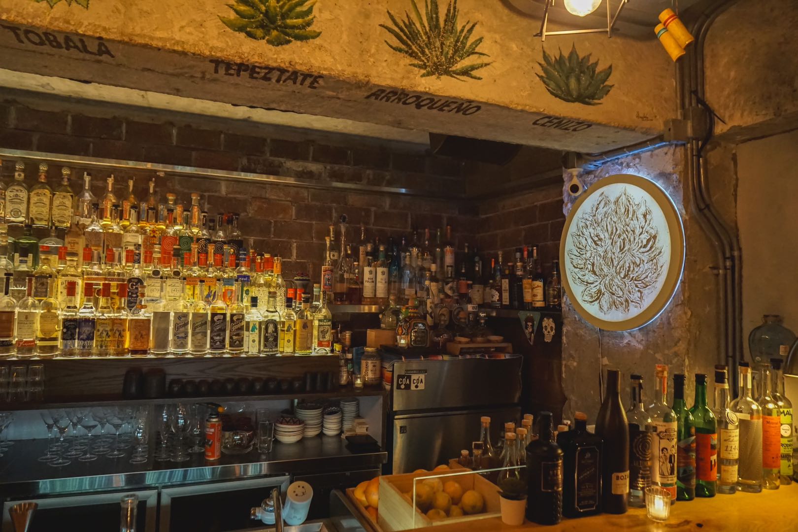 7 Amazing Bars to Check Out in Hong Kong –