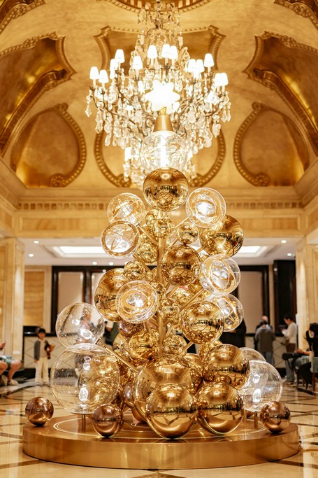 Christmas-Tree-Design-at-The-Langham-Hong-Kong_2.jpg