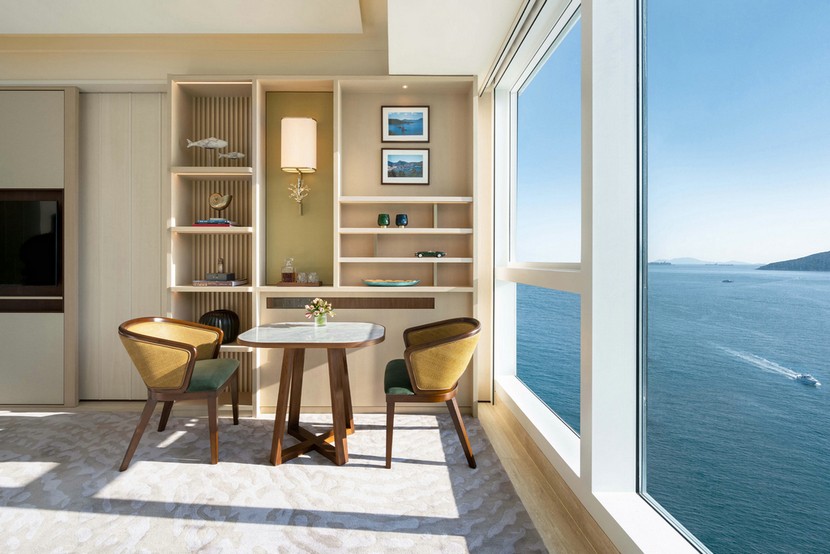 Deluxe-Oceanfront-Room.jpg