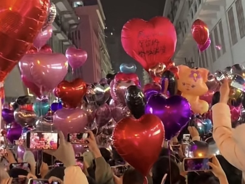 New Years Eve 'Balloon Showers' Cause Confusion Across China