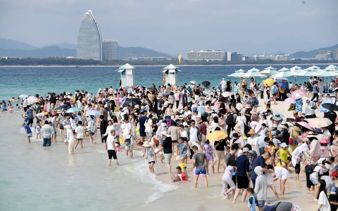 Thousands Stranded in Hainan After CNY Travel Rush
