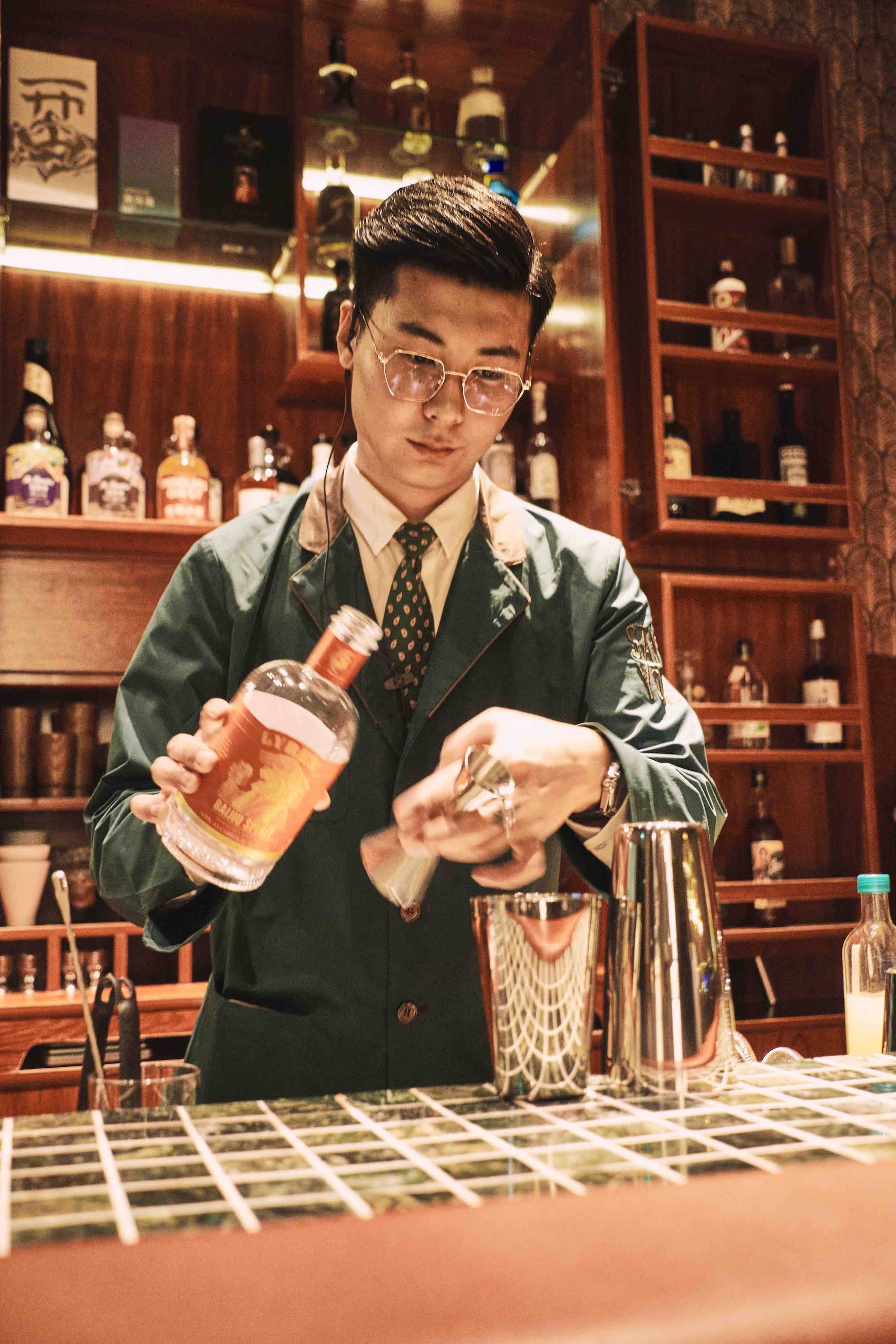 sanyou-bartender2.jpg