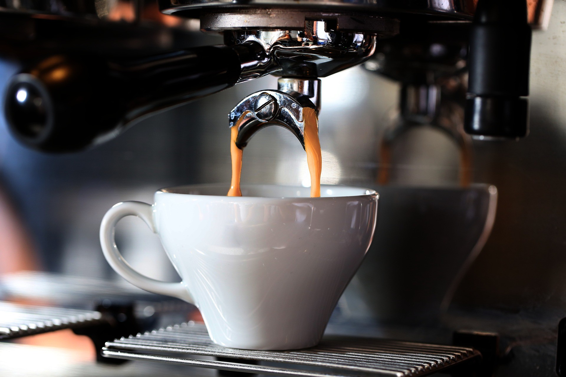 FREE! Americano vs Long Black: What Goes First Matters!