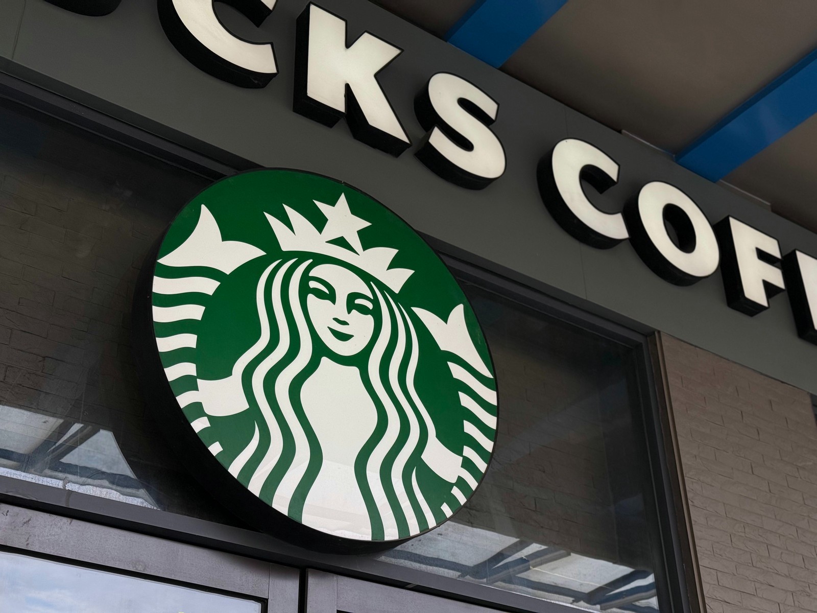 Will Starbucks Bring 'No Purchase, No Stay' Rule to China?
