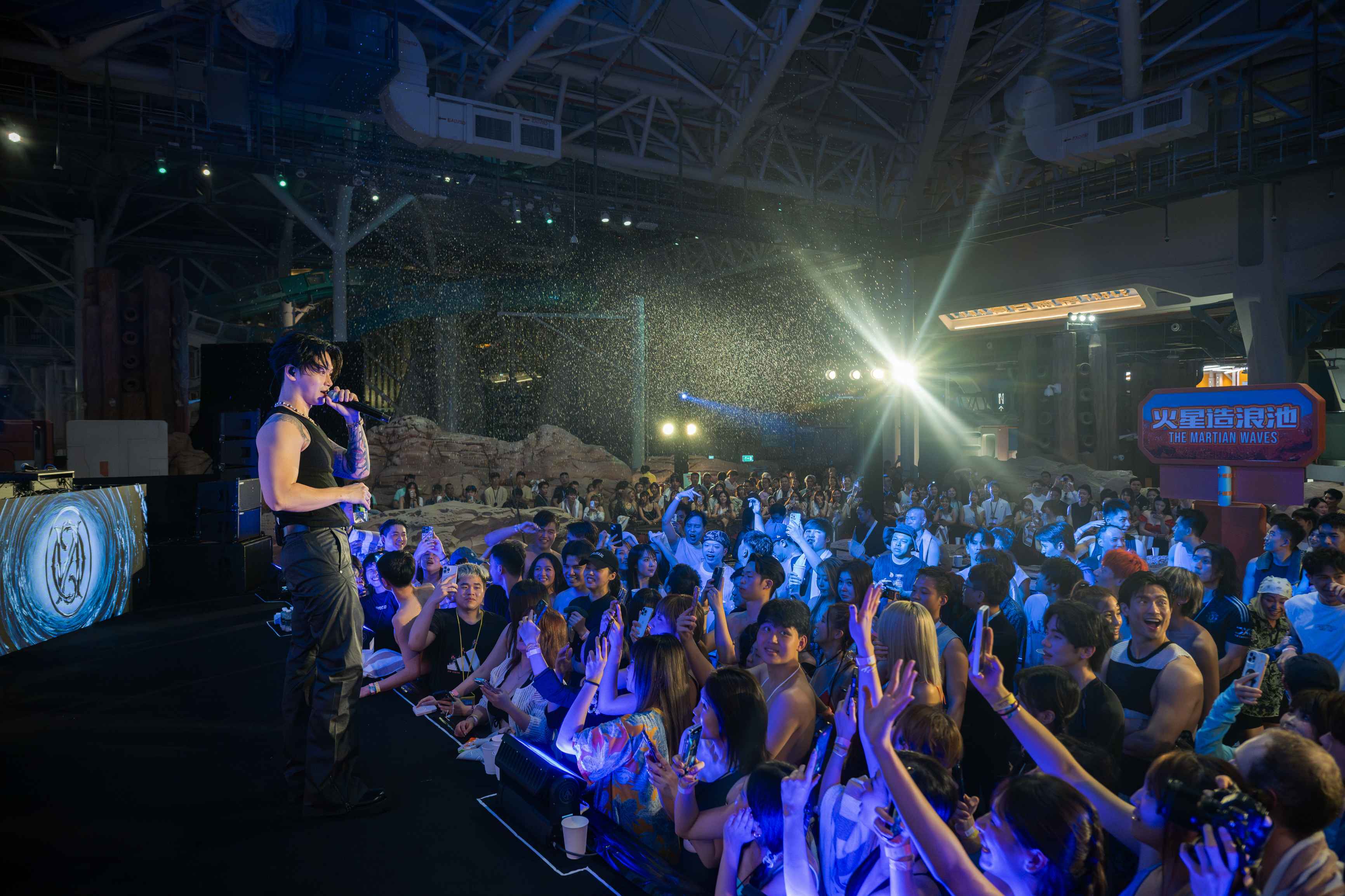 03_Heat-Wave-Party-at-Studio-City-Indoor-Water-Park.jpg