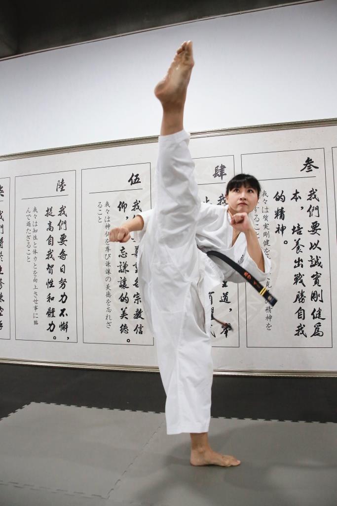 Angela-Lock-Karate-1.jpg