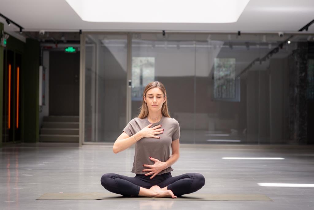 Julie-Solo-Yoga.jpg