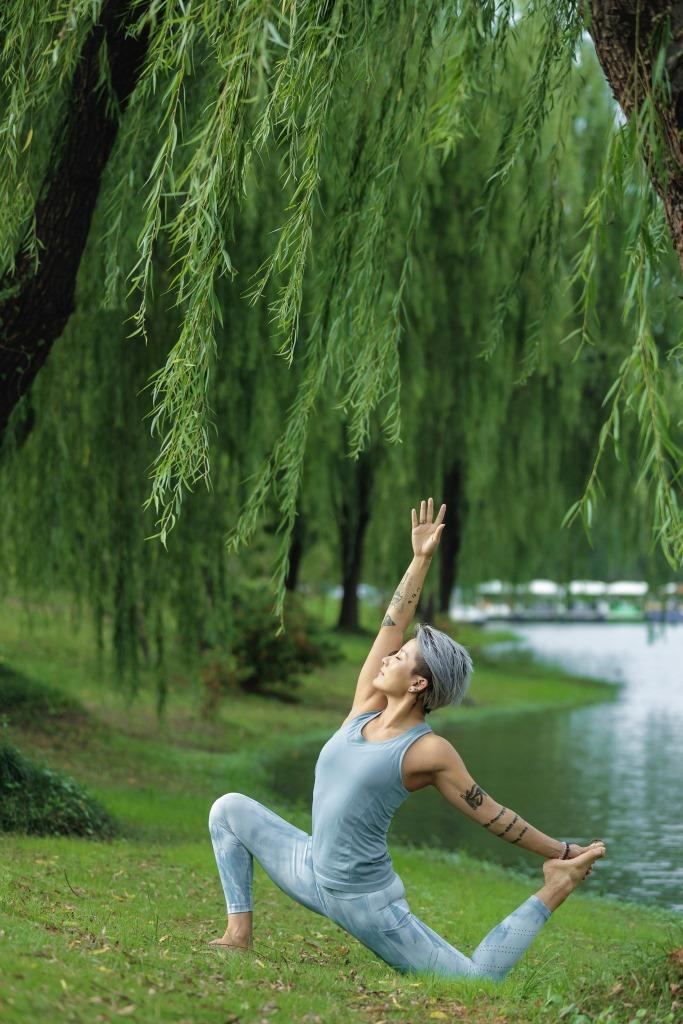 Lynn-yoga-willow-tree.jpg