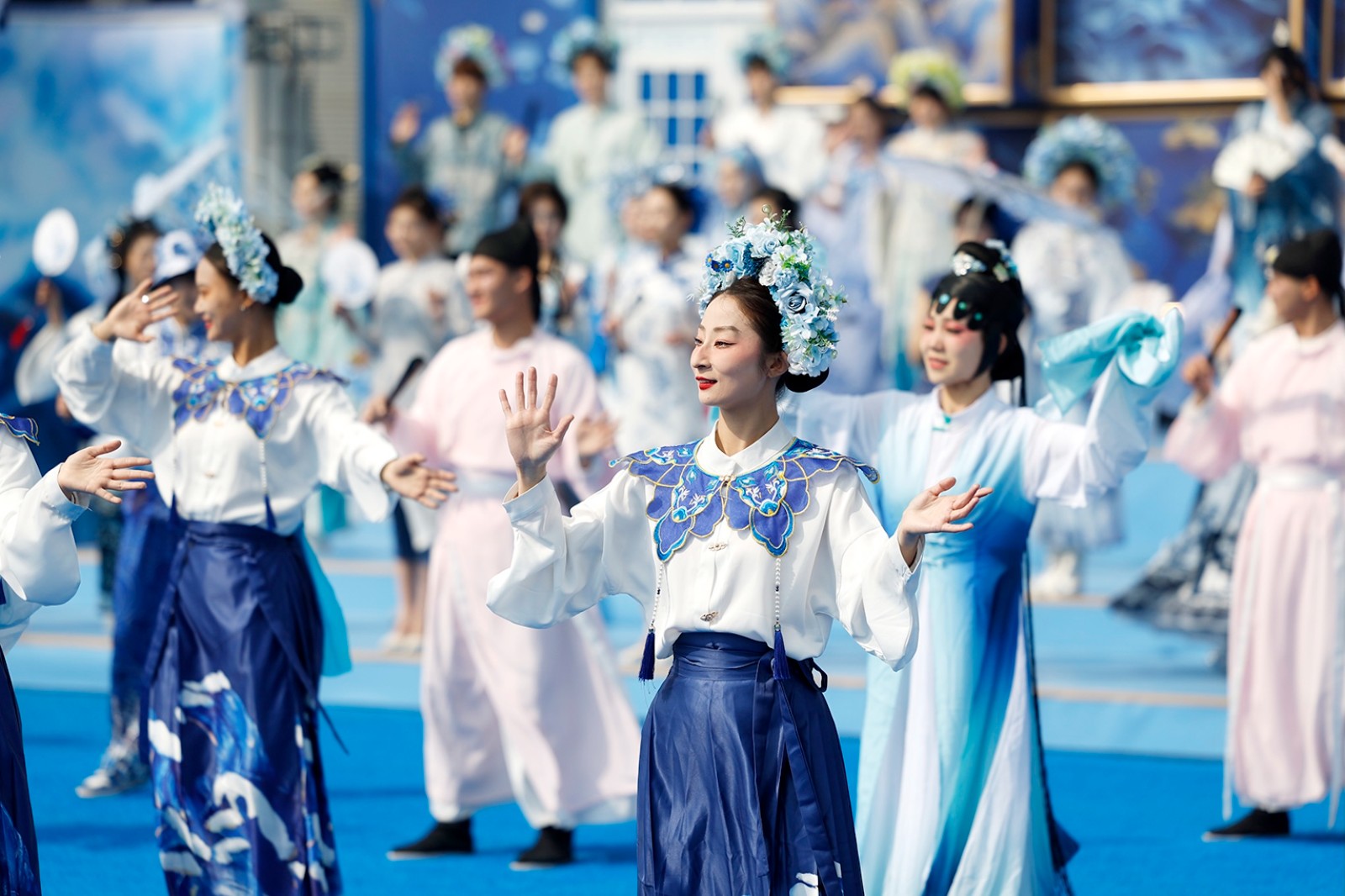 China-Chic Festivals in Full Swing at Happy Valley Parks