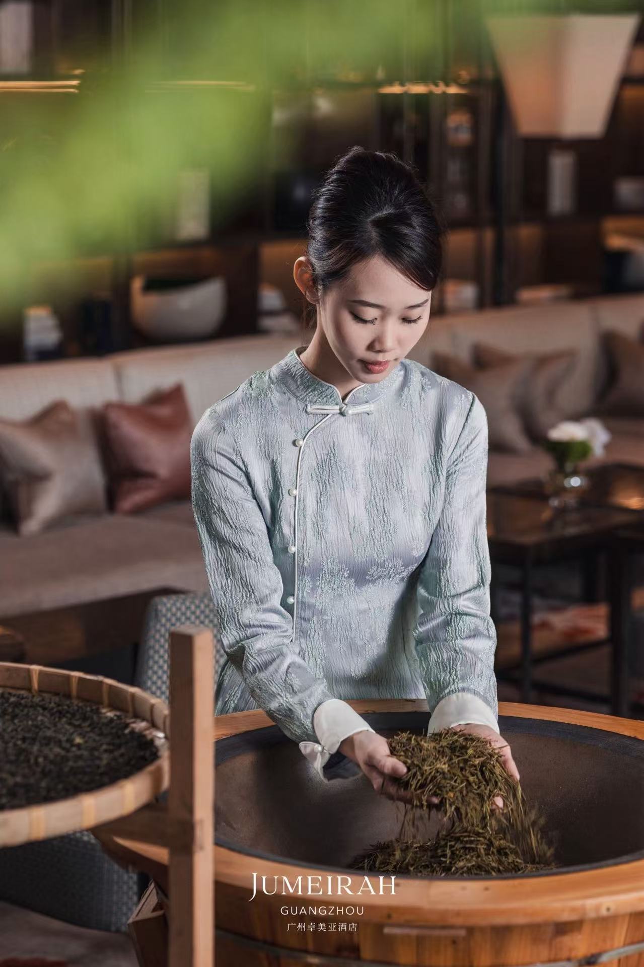 Jumeirah-Guangzhou-Tea-Ceremony.jpg