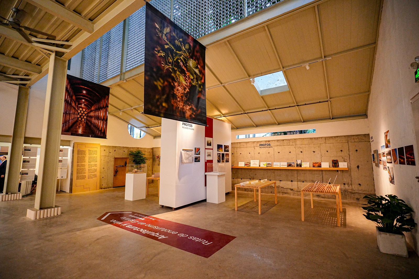 Spanish-Wine-and-Architecture-Exhibition-Opens-in-Guangzhou-001.jpg