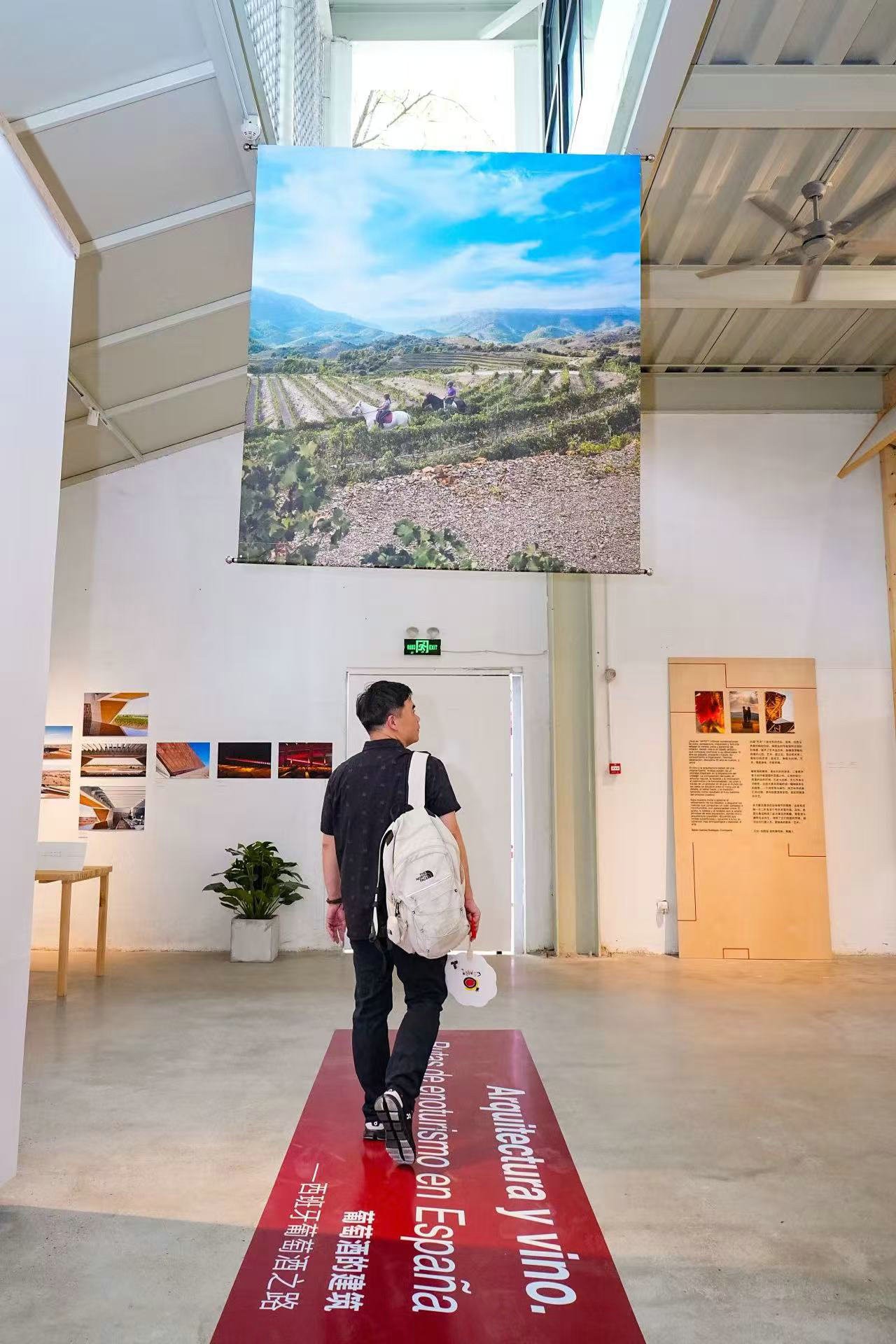 Spanish-Wine-and-Architecture-Exhibition-Opens-in-Guangzhou-003.jpg