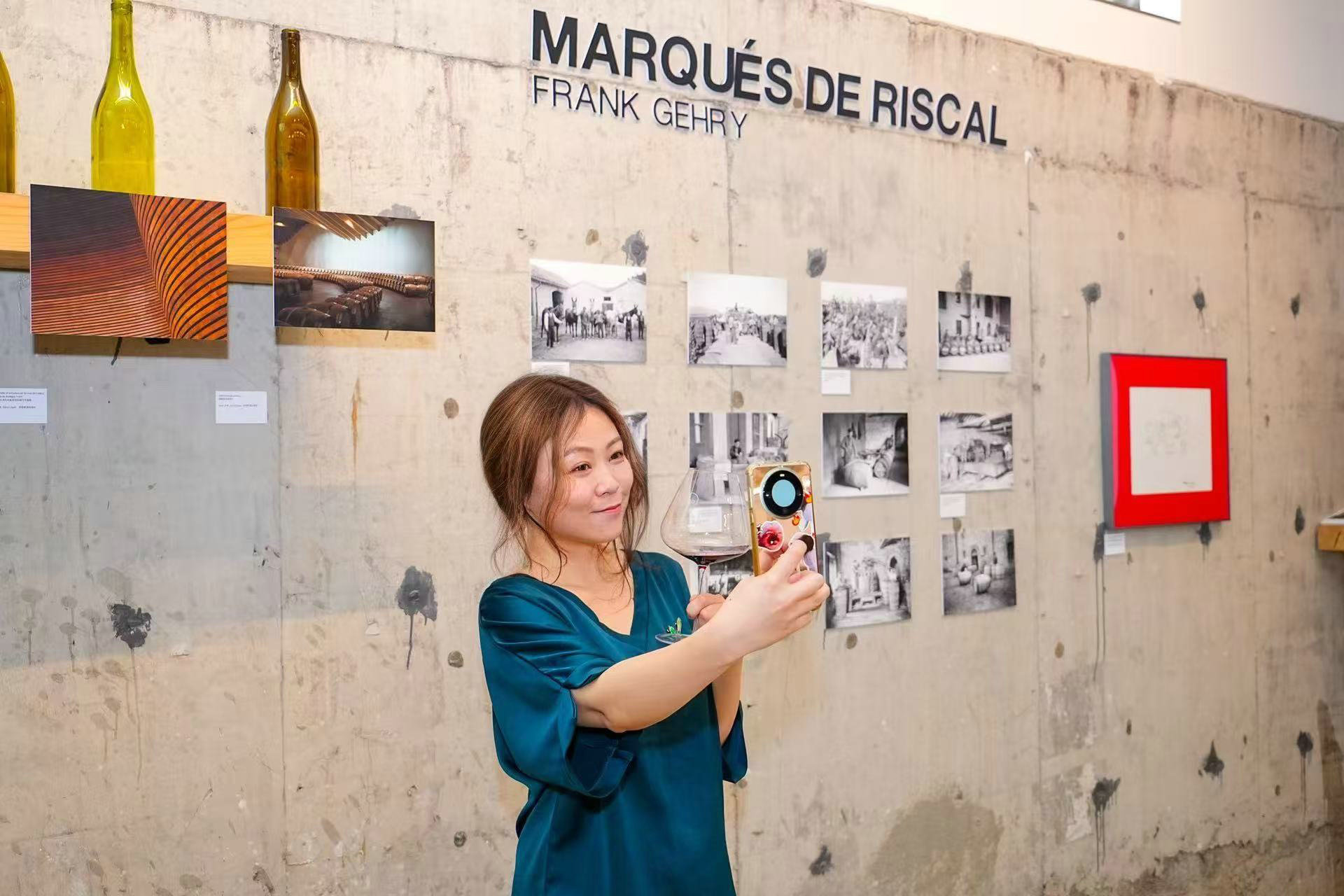 Spanish-Wine-and-Architecture-Exhibition-Opens-in-Guangzhou-004.jpg