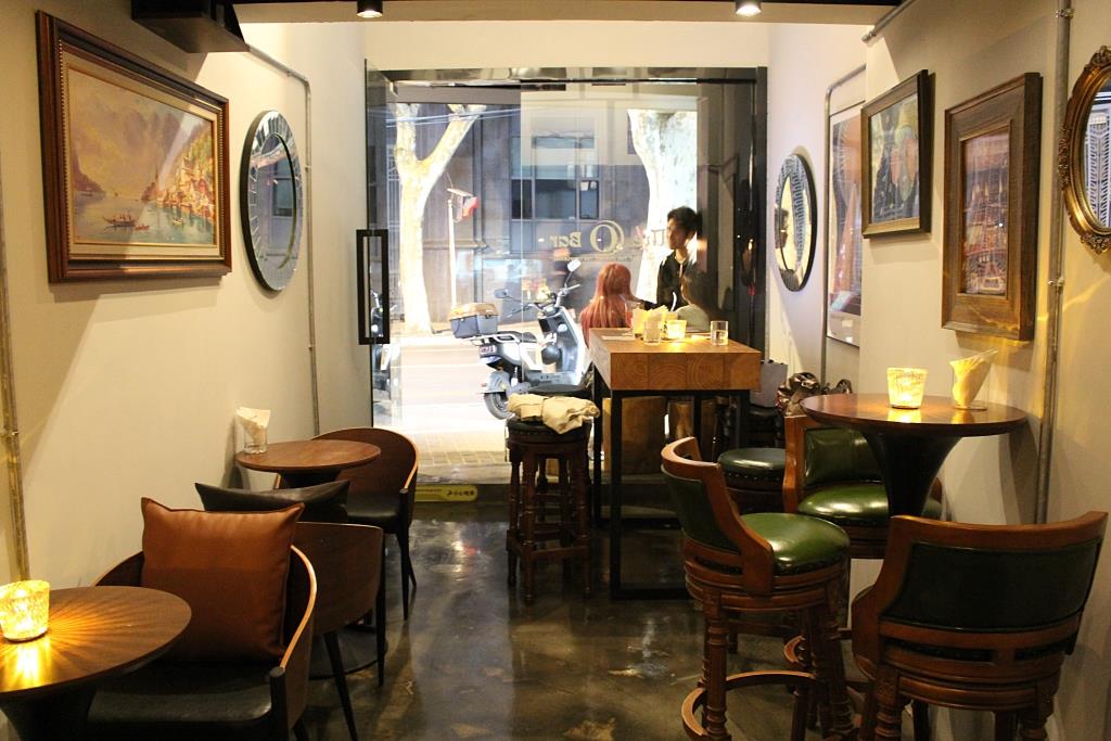 The-O-Bar-Interior.jpg