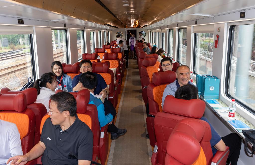 traininsideXInhua.jpeg