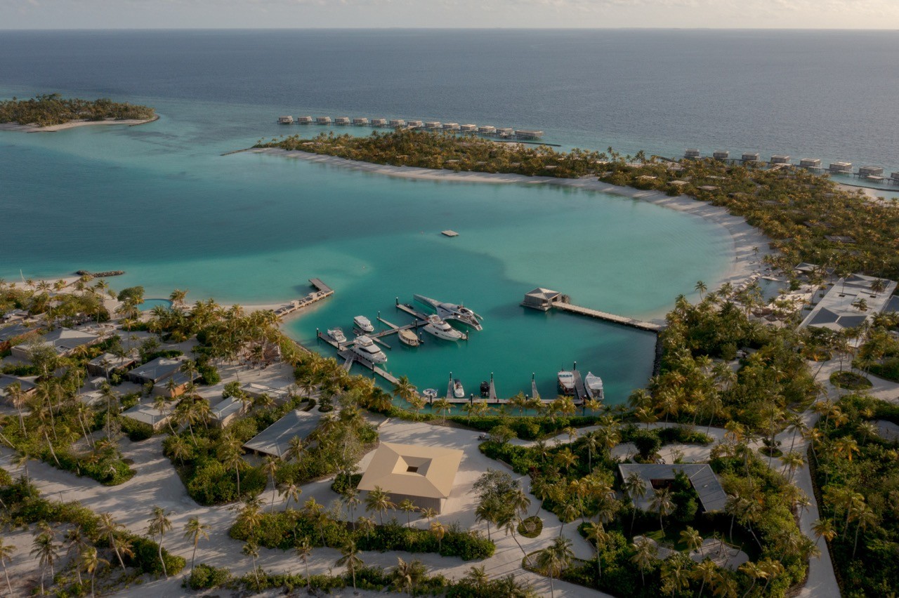 Maldives Meets Dongshankou: A Cocktail Journey Across Oceans