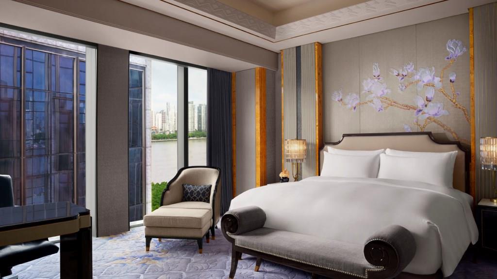 STR_SHAXB_Deluxe-Room-bedroom.jpg