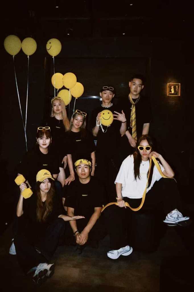 Yello-w-Team.jpg