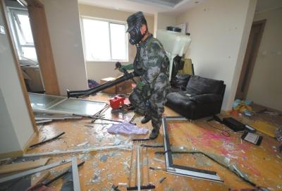 An apartment in Tianjin is decontaminated 