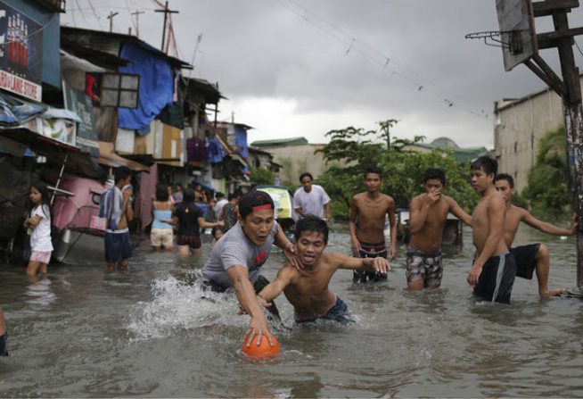 Typhoon Linfa floods Philippines