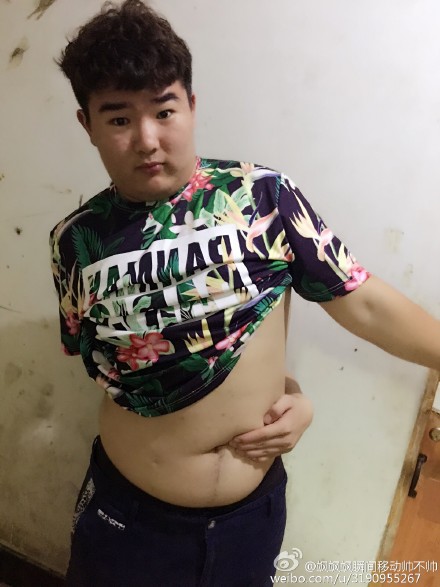 Weibo bellybutton challenge fat kid